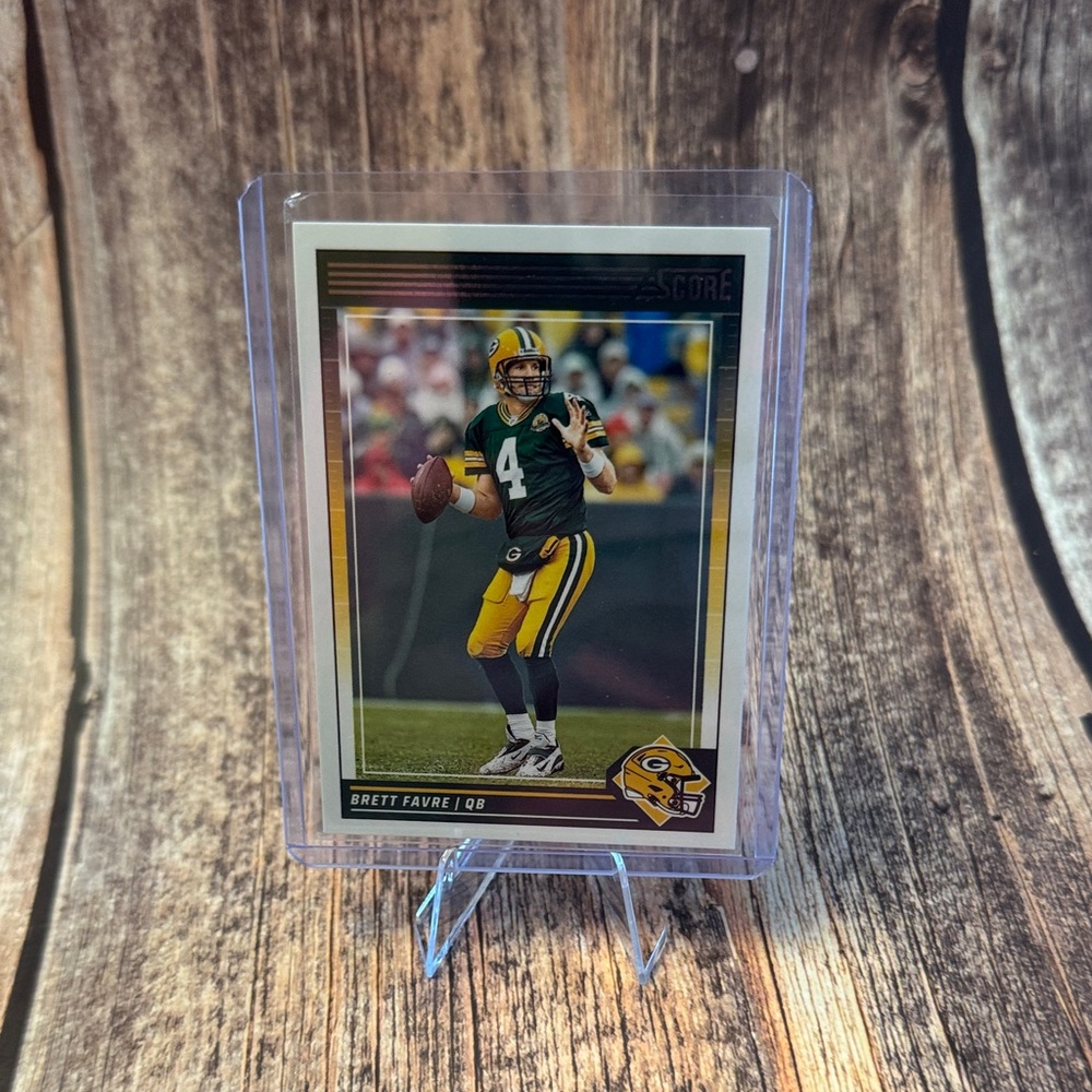Score 2024 Brett Favre No. 107 Football Trading Card Item #PHK2431